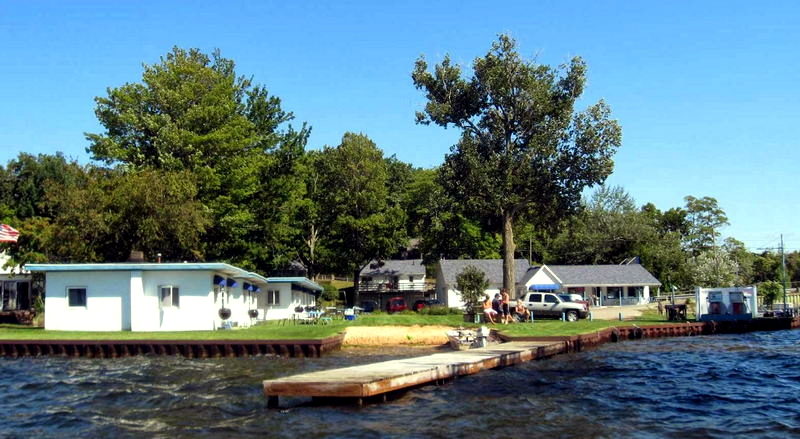 Neils Modern Cottages (Neils Resort) - Waterside Resort And Boat Rental